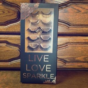 🖤PARIS HILTON SET OF 5 FALSE EYELASHES🖤